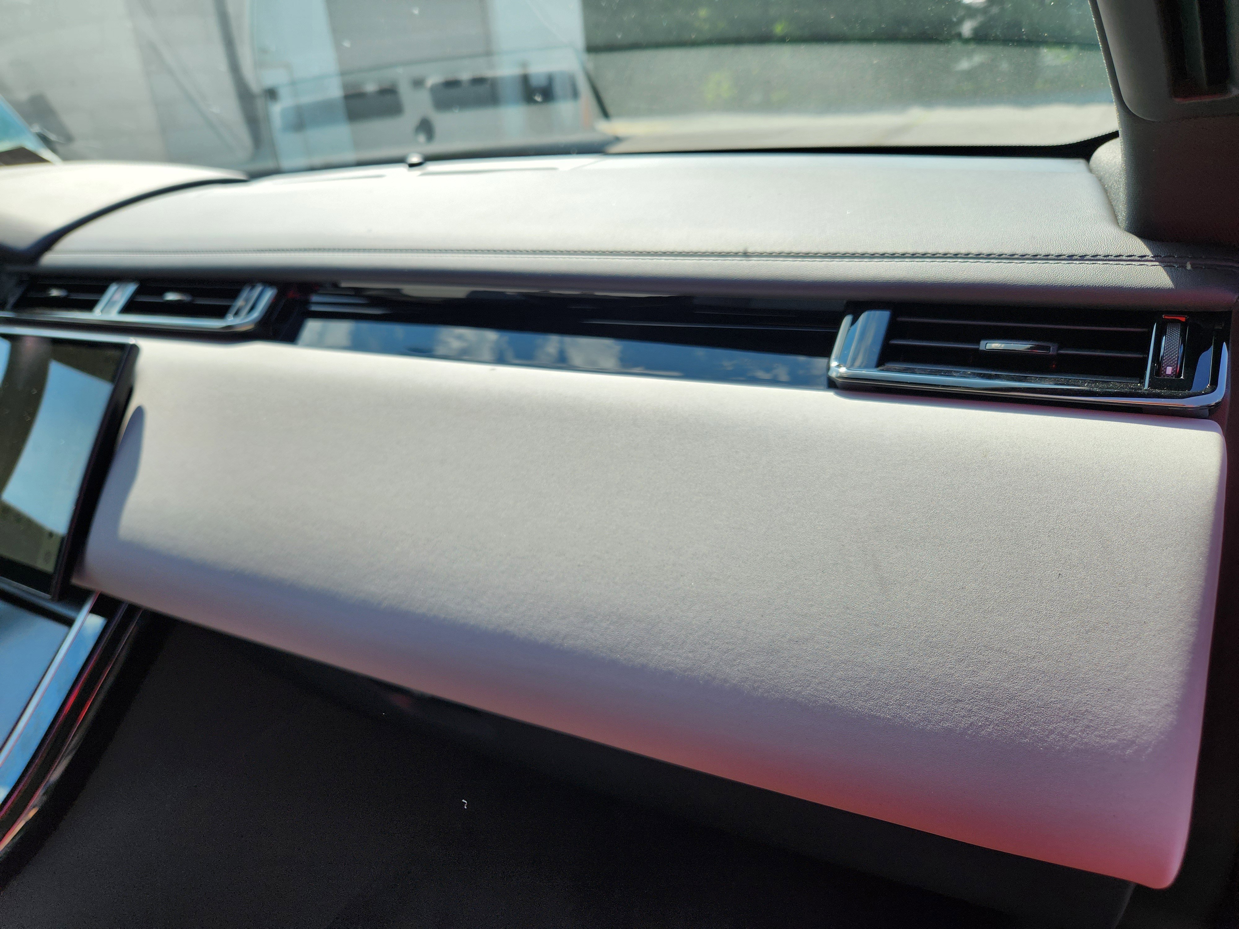 New 2026 Land Rover Range Rover Velar Dynamic SE image 11