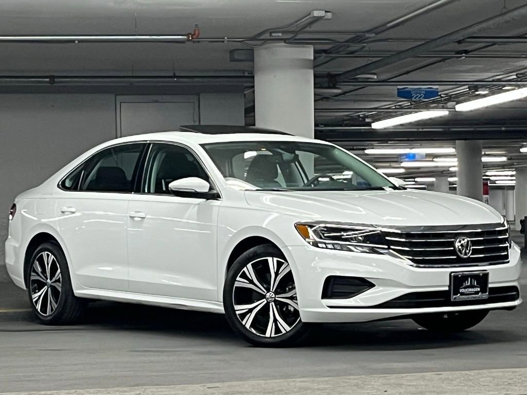 Certified 2022 Volkswagen Passat 2.0T SE FWD image 2