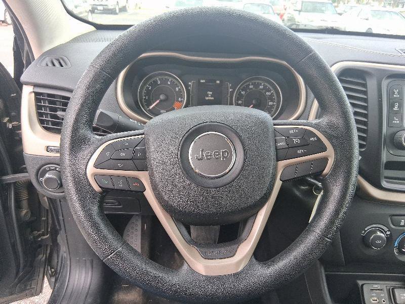 Used 2014 Jeep Cherokee Sport FWD image 35