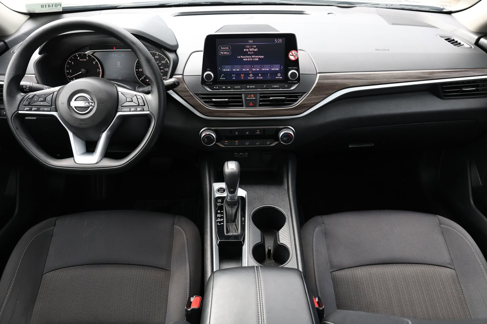 Used 2025 Nissan Altima 2.5 SV image 2