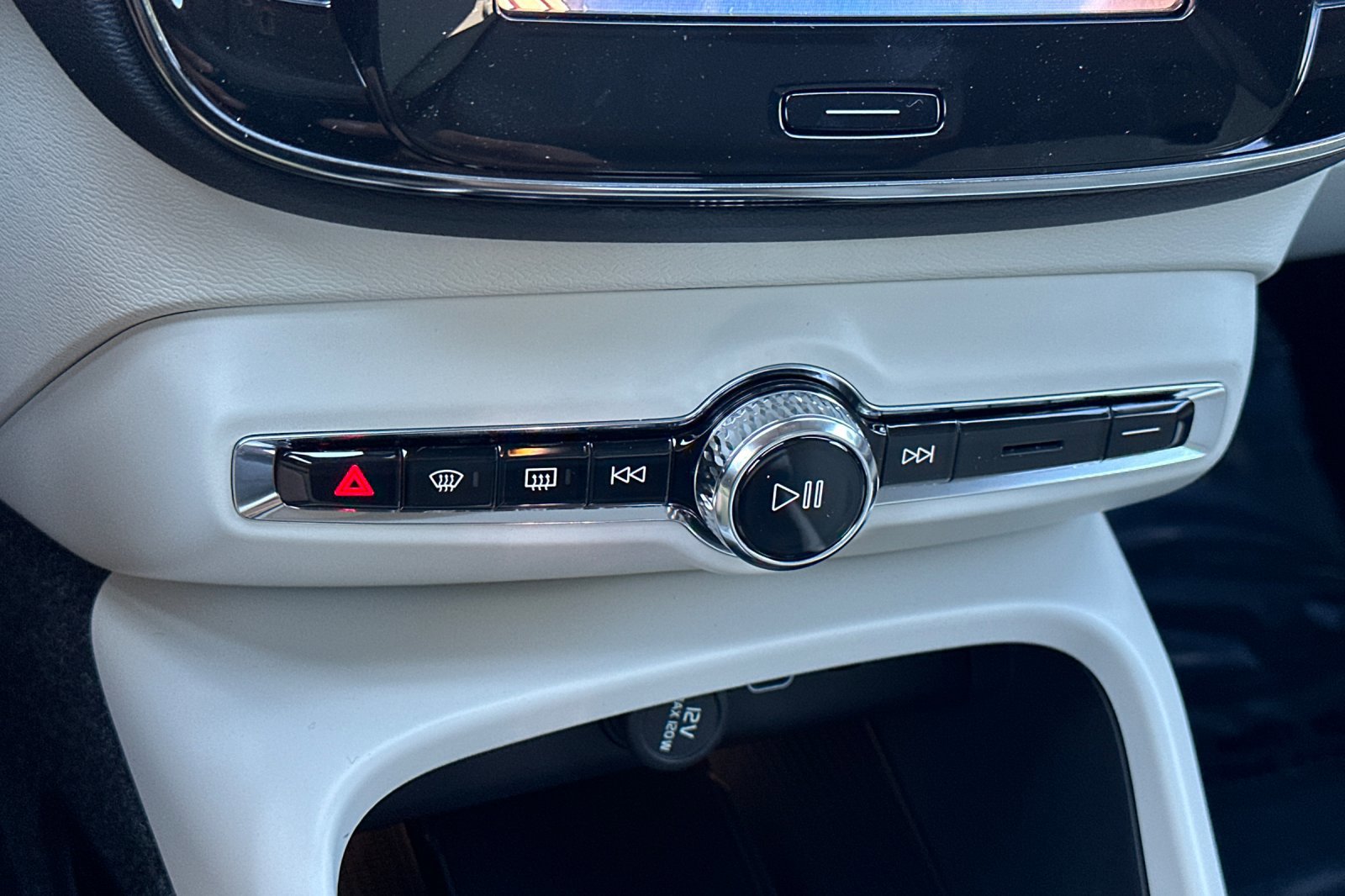 New 2026 Volvo XC40 B5 Ultra image 18