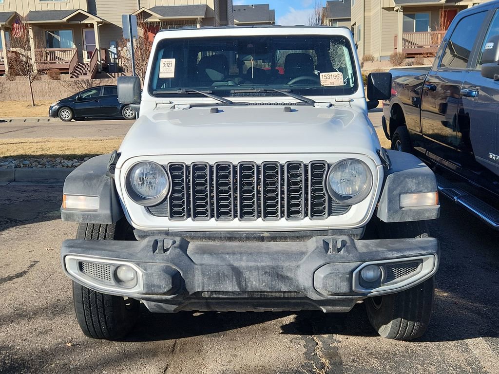 Used 2025 Jeep Gladiator Sport image 2