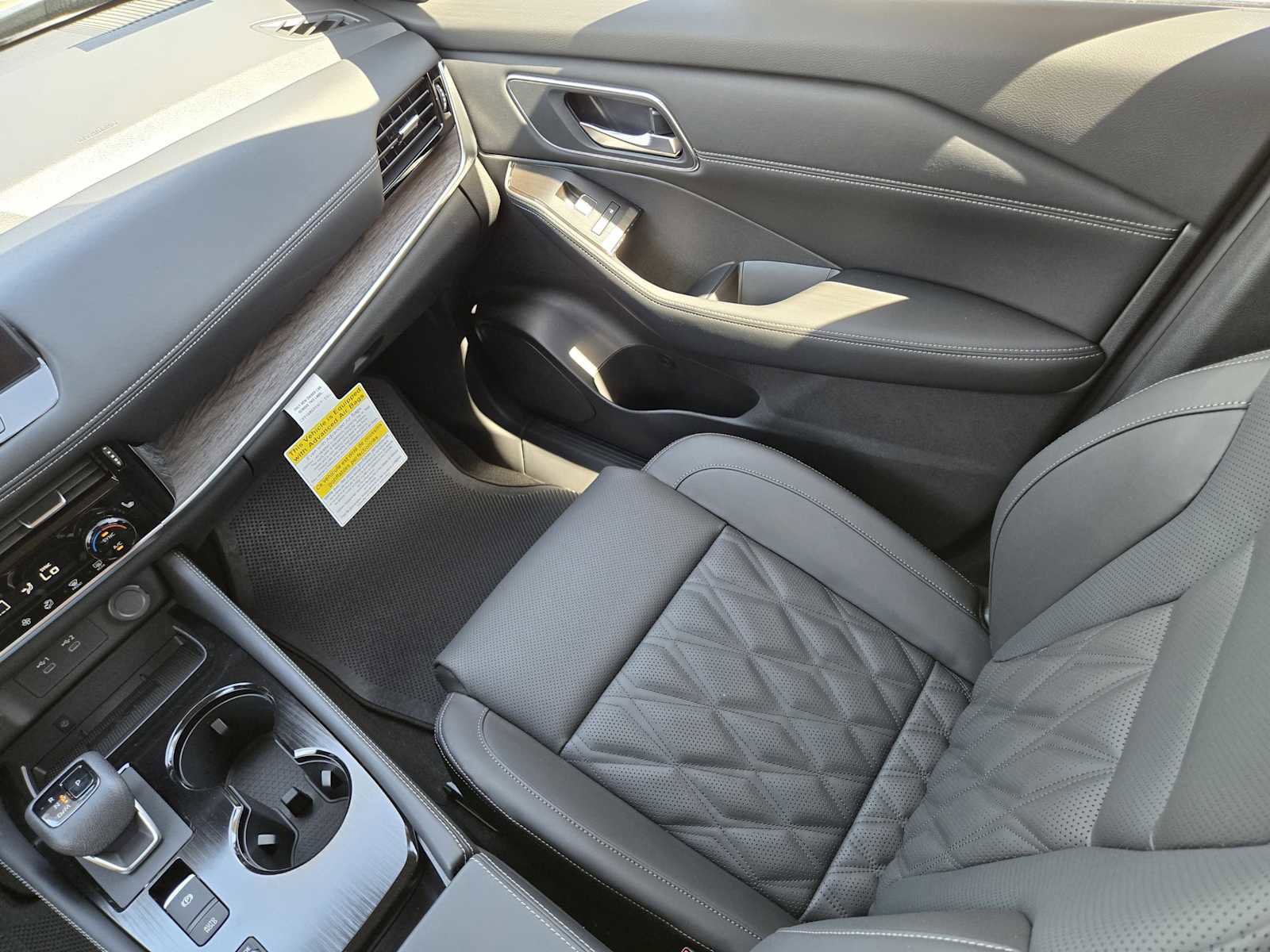 Used 2025 Nissan Rogue Platinum image 13