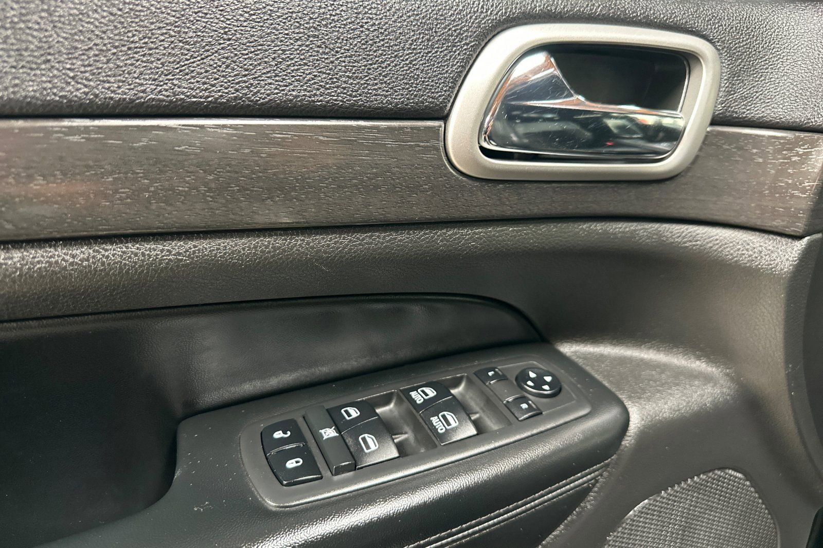 Used 2018 Jeep Grand Cherokee Altitude image 11