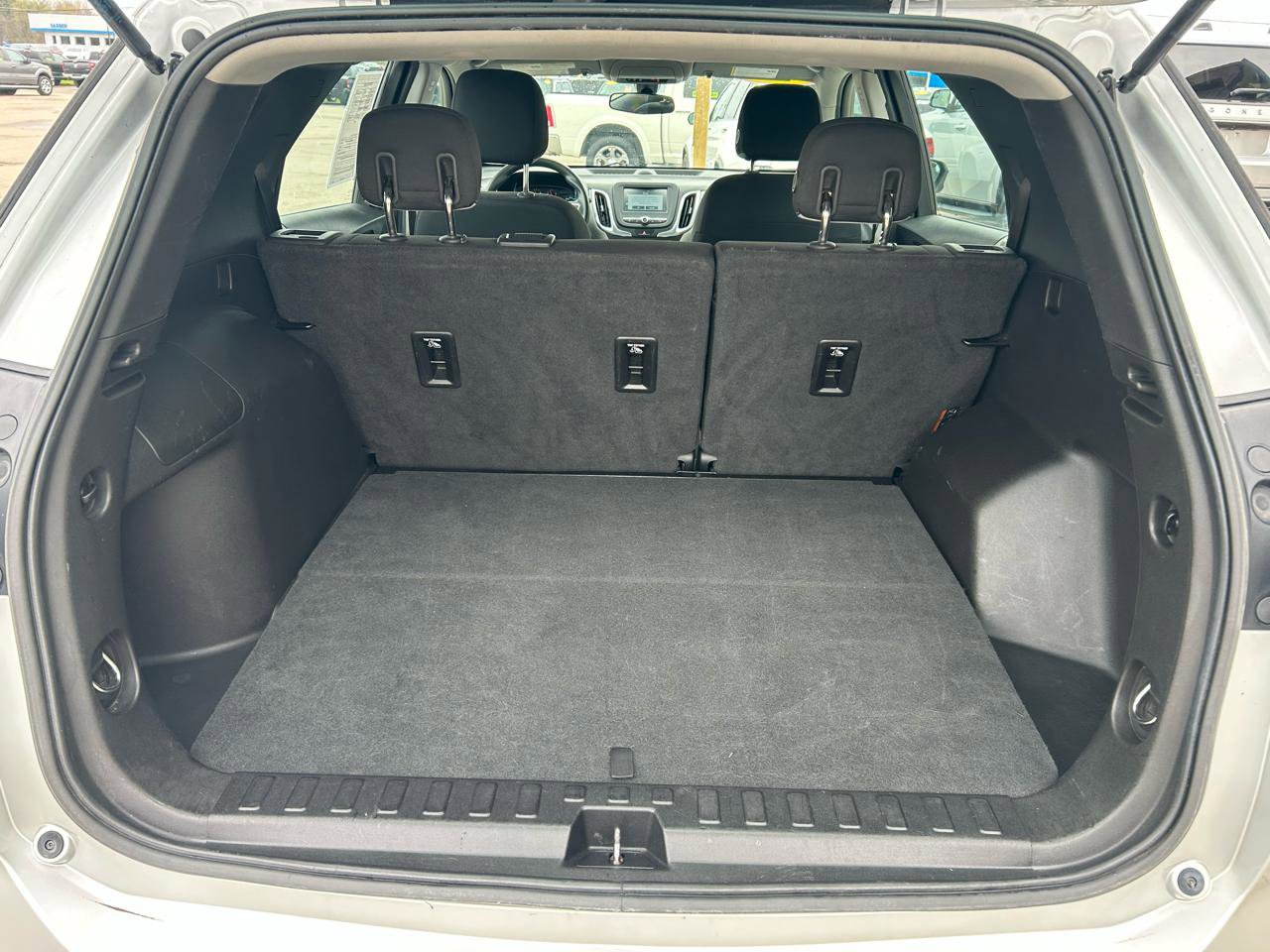 Used 2018 Chevrolet Equinox LS image 17