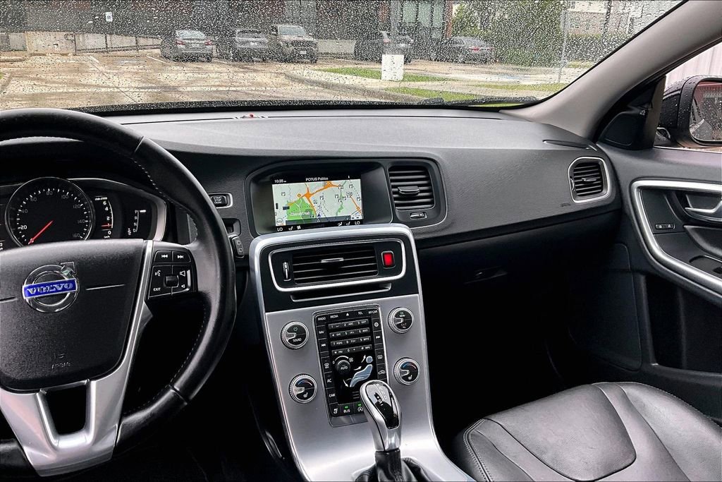 Used 2017 Volvo V60 T5 Premier w/ Convenience Package FWD image 9