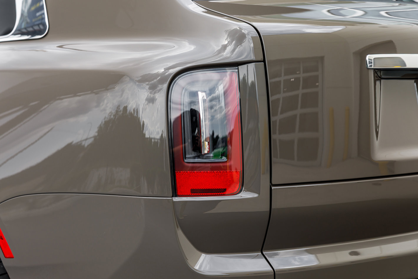 Certified 2025 Rolls-Royce Cullinan AWD/4WD image 12
