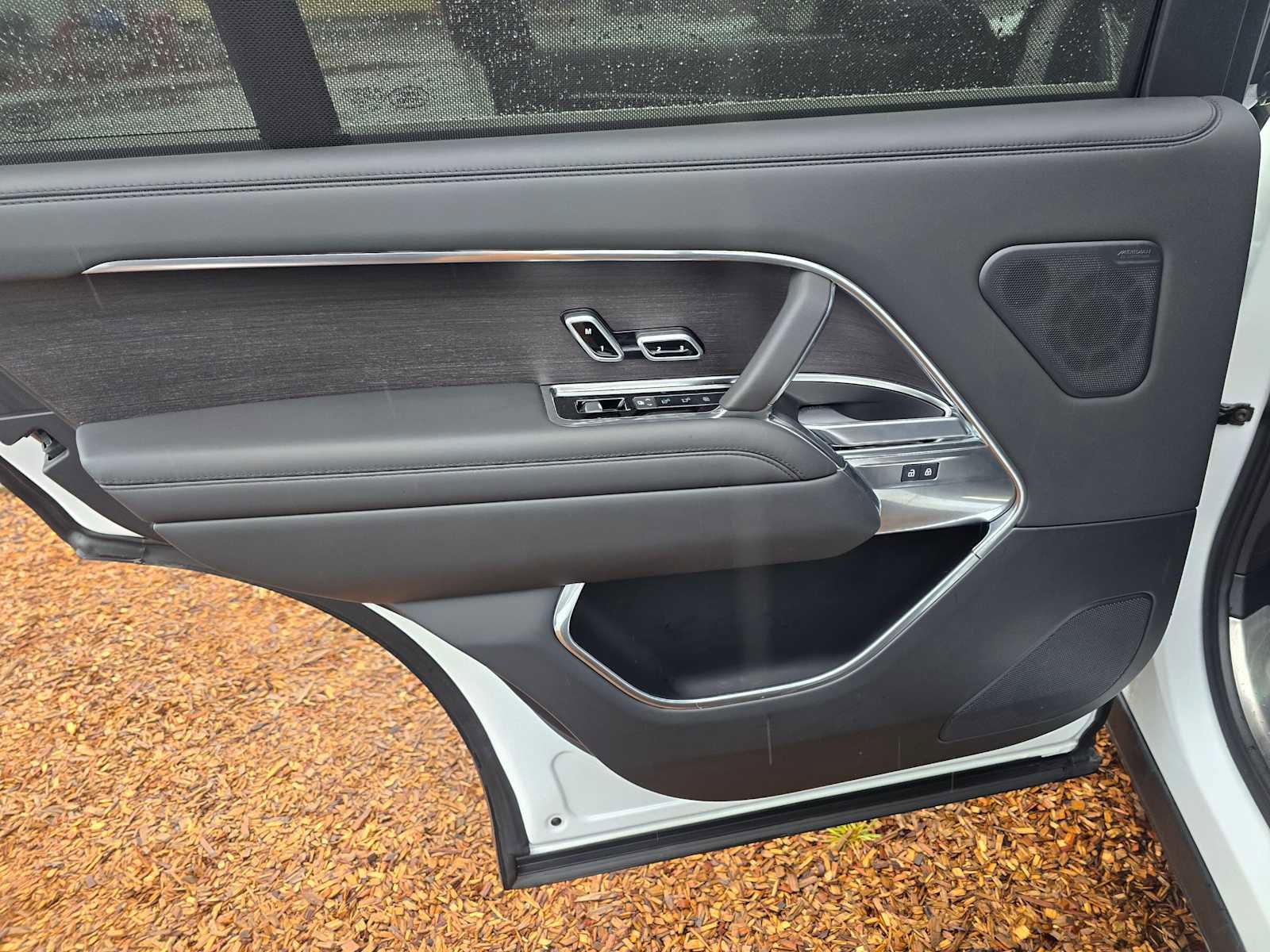 Used 2024 Land Rover Range Rover Long Wheelbase SE image 21