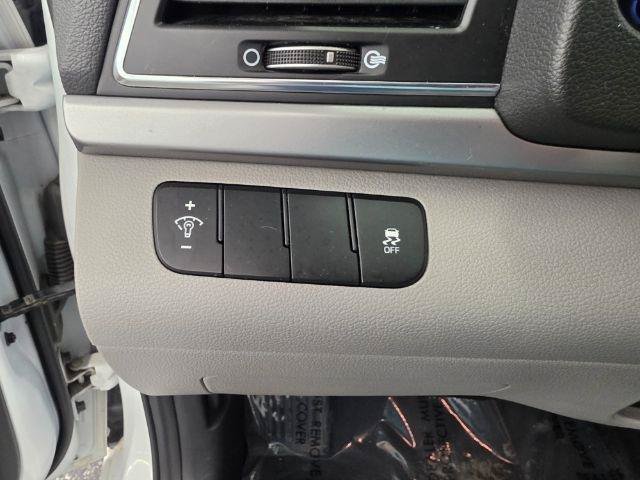 Used 2017 Hyundai Elantra SE FWD image 14