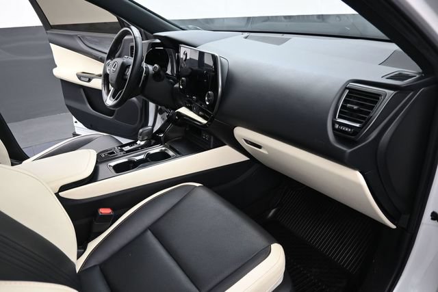 Used 2024 Lexus NX 250 FWD w/ Towing Package (2000 Lbs) image 16