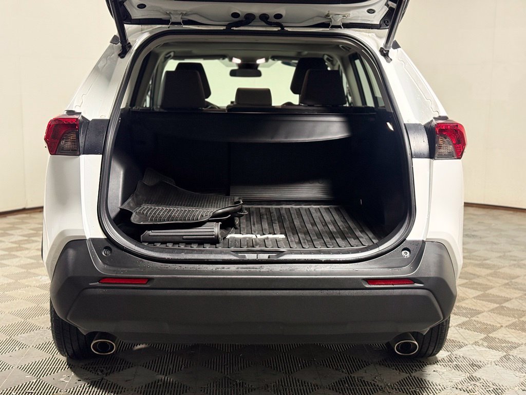 Used 2022 Toyota RAV4 XLE w/ Convenience Package AWD/4WD image 6