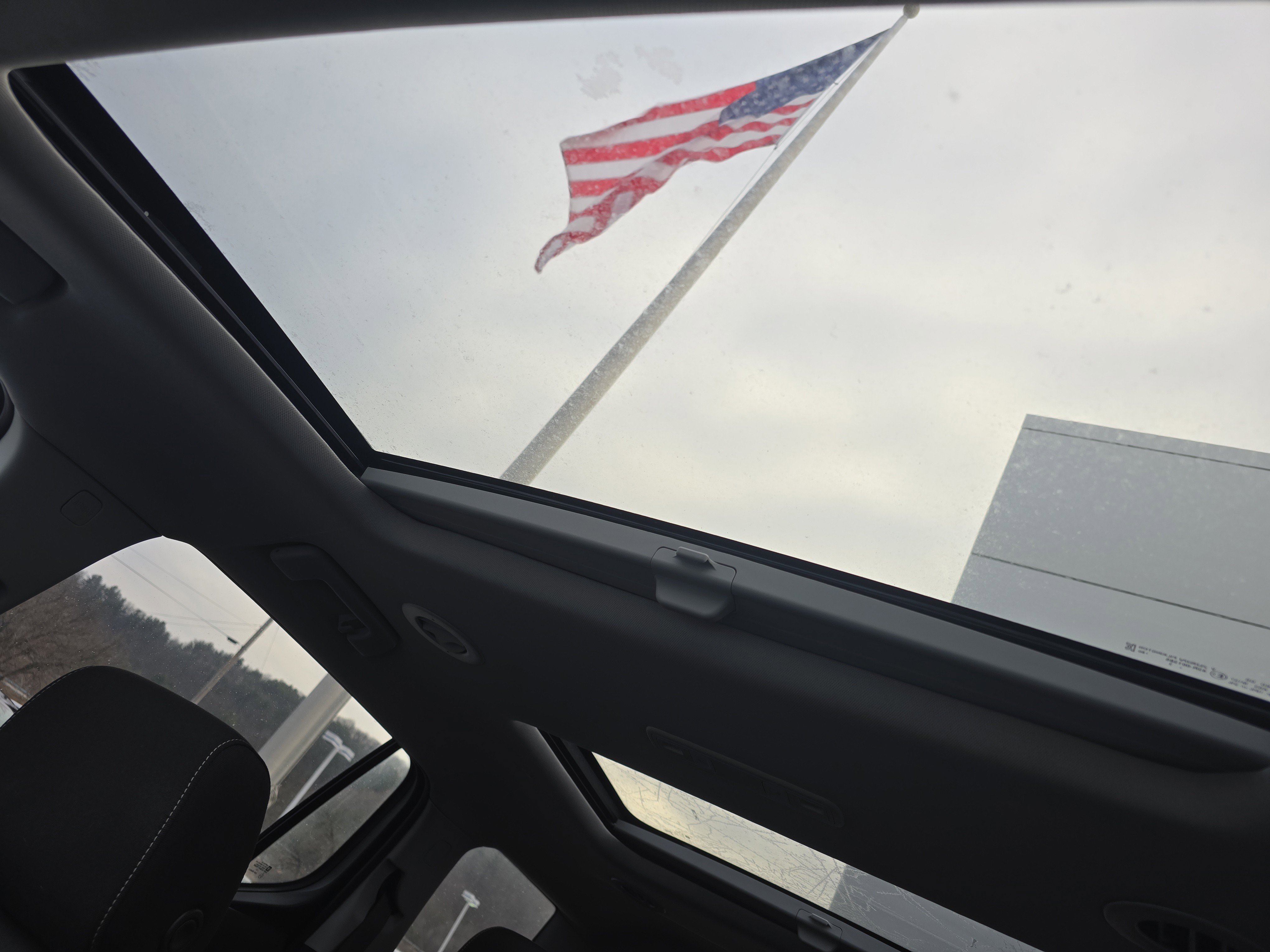 Used 2023 GMC Acadia SLE w/ Driver Convenience Package image 32