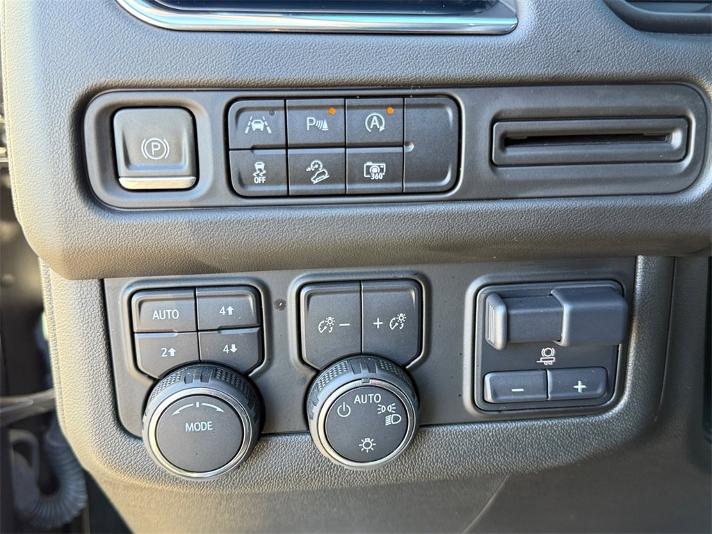 Used 2023 Chevrolet Tahoe Z71 w/ Luxury Package image 20