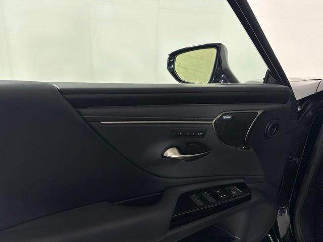 Certified 2022 Lexus ES 300h Ultra Luxury w/ Accessory Package 2 FWD image 29