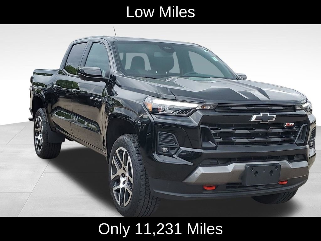 Used 2023 Chevrolet Colorado Z71 w/ Z71 Convenience Package 2 AWD/4WD image 2