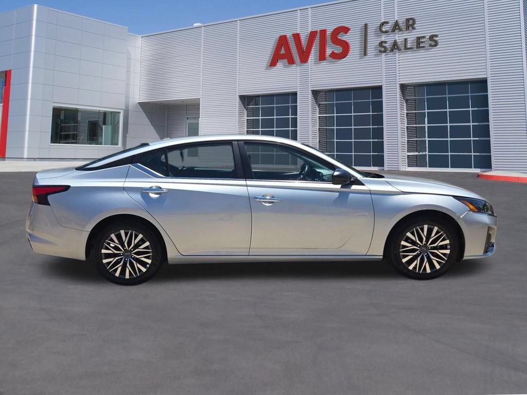Used 2025 Nissan Altima 2.5 SV FWD image 7