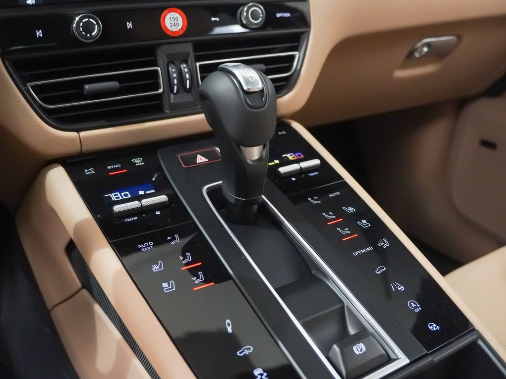 Certified 2026 Porsche Macan S AWD/4WD image 33