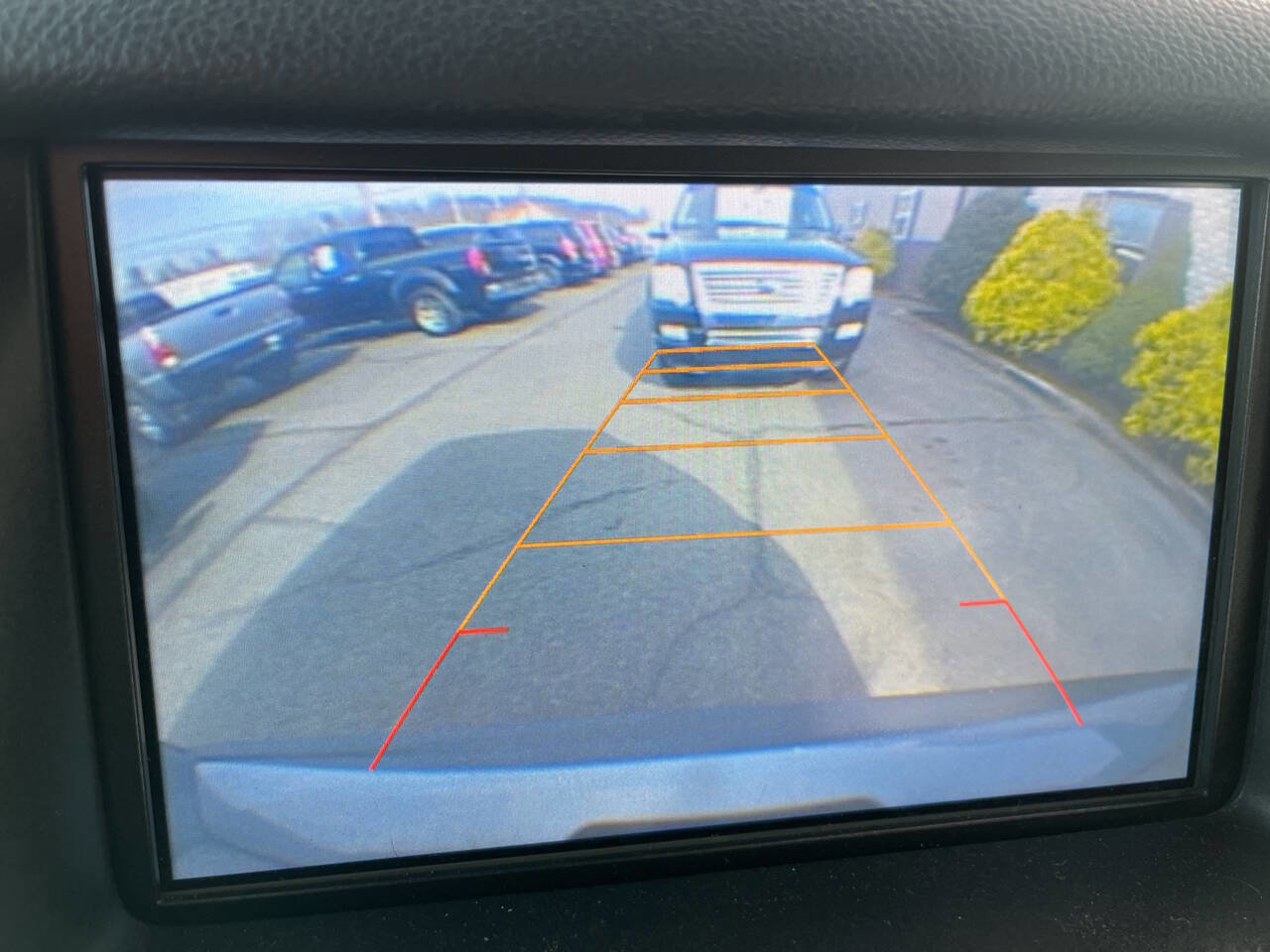 Used 2015 Chevrolet Suburban LT image 21