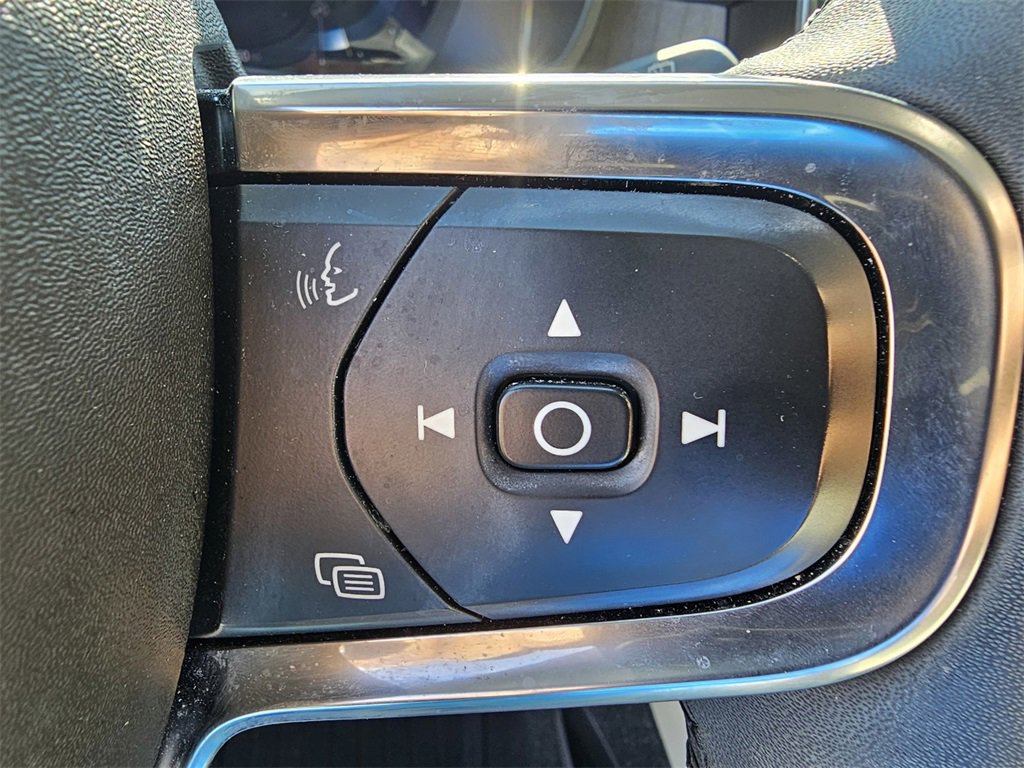 Used 2023 Volvo XC40 B5 Ultimate w/ Protection Package Premier image 21