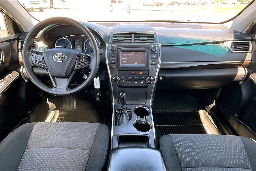Used 2017 Toyota Camry LE FWD image 7