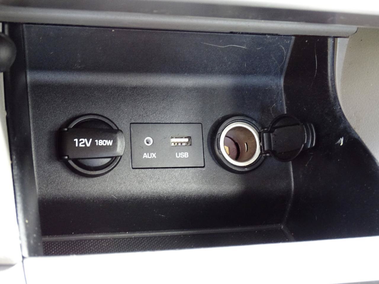 Used 2019 Hyundai Elantra SE FWD image 32