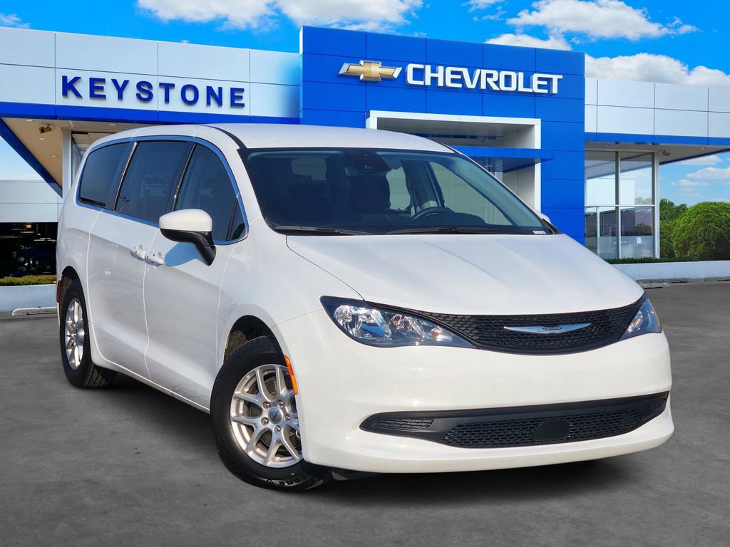 Used 2023 Chrysler Voyager LX image 1