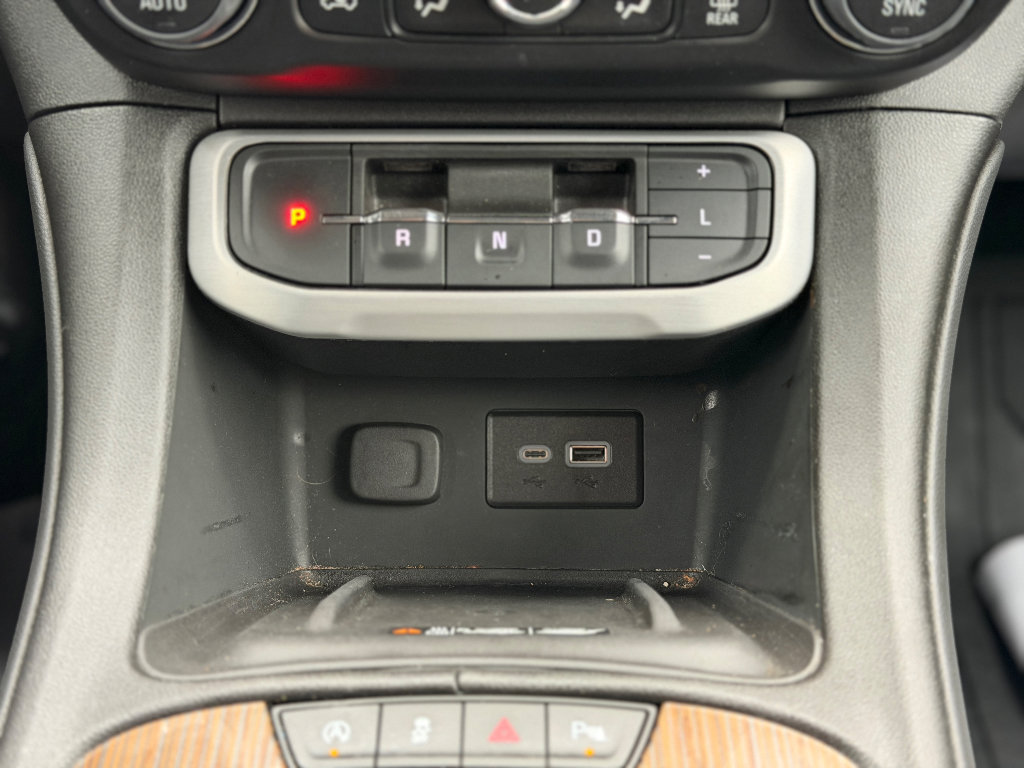 Used 2023 GMC Acadia SLE w/ Driver Convenience Package image 12