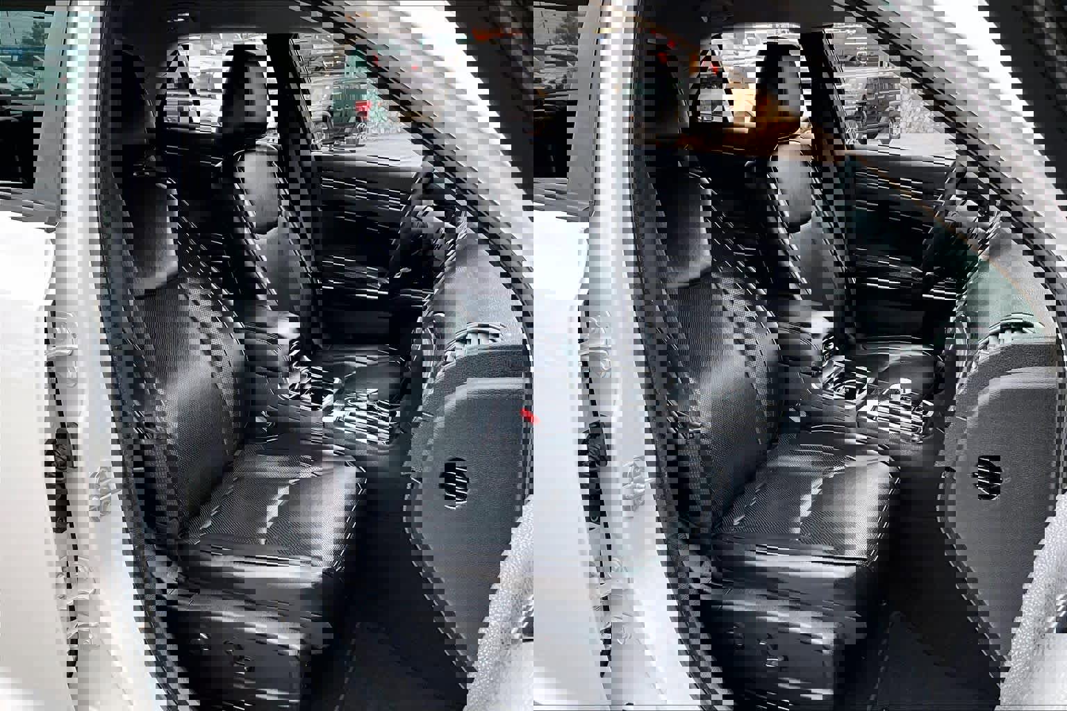 Used 2023 Chrysler 300 Touring L w/ Comfort Group image 9