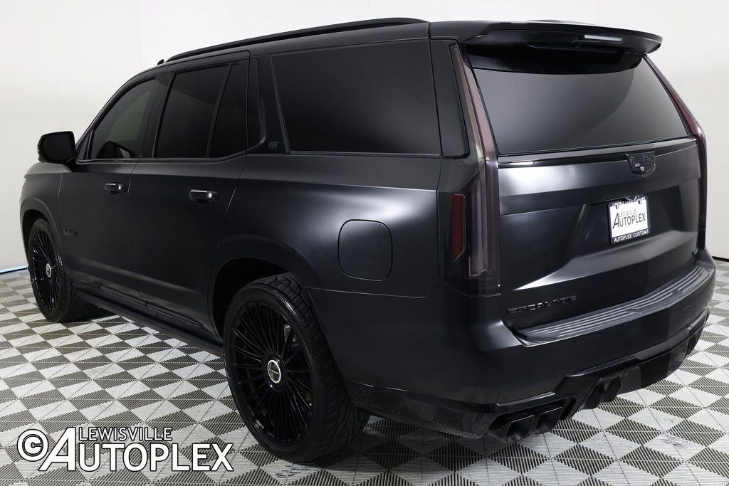 Used 2024 Cadillac Escalade V w/ LPO, ONYX Package image 7