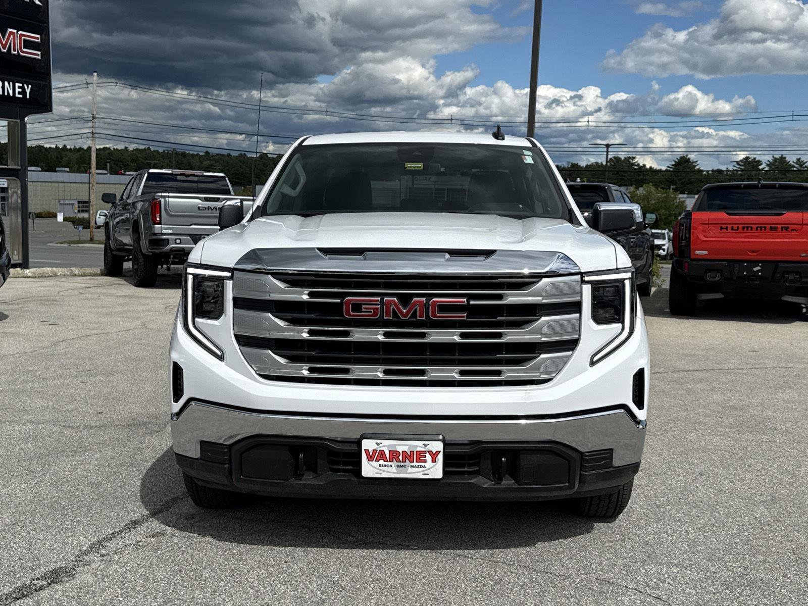 New 2025 GMC Sierra 1500 SLE image 2