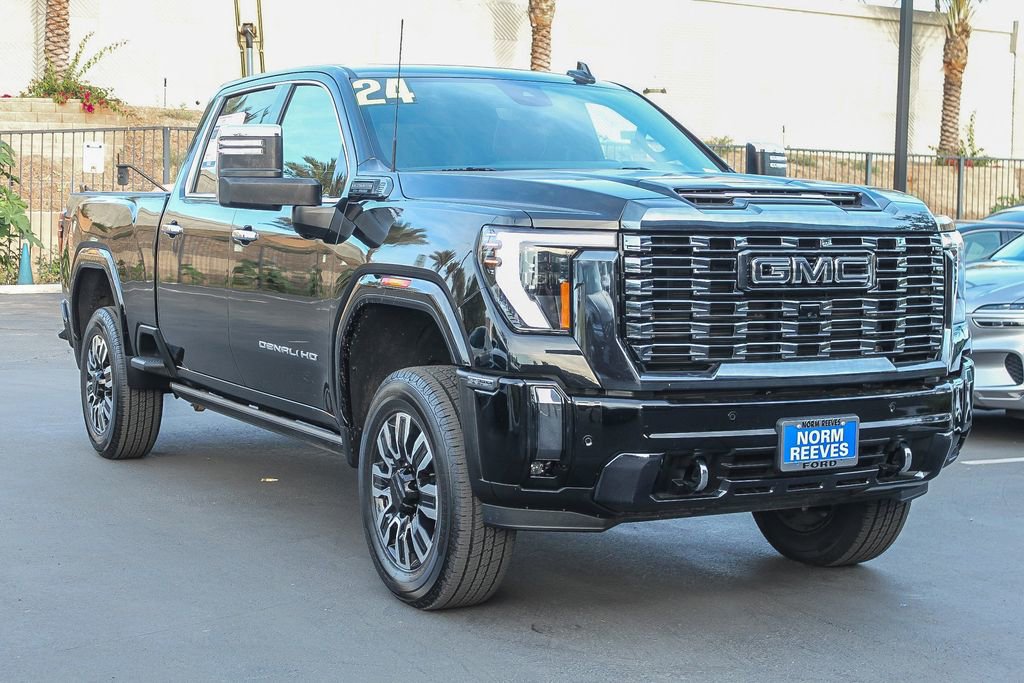 Used 2024 GMC Sierra 2500 Denali Ultimate AWD/4WD image 3