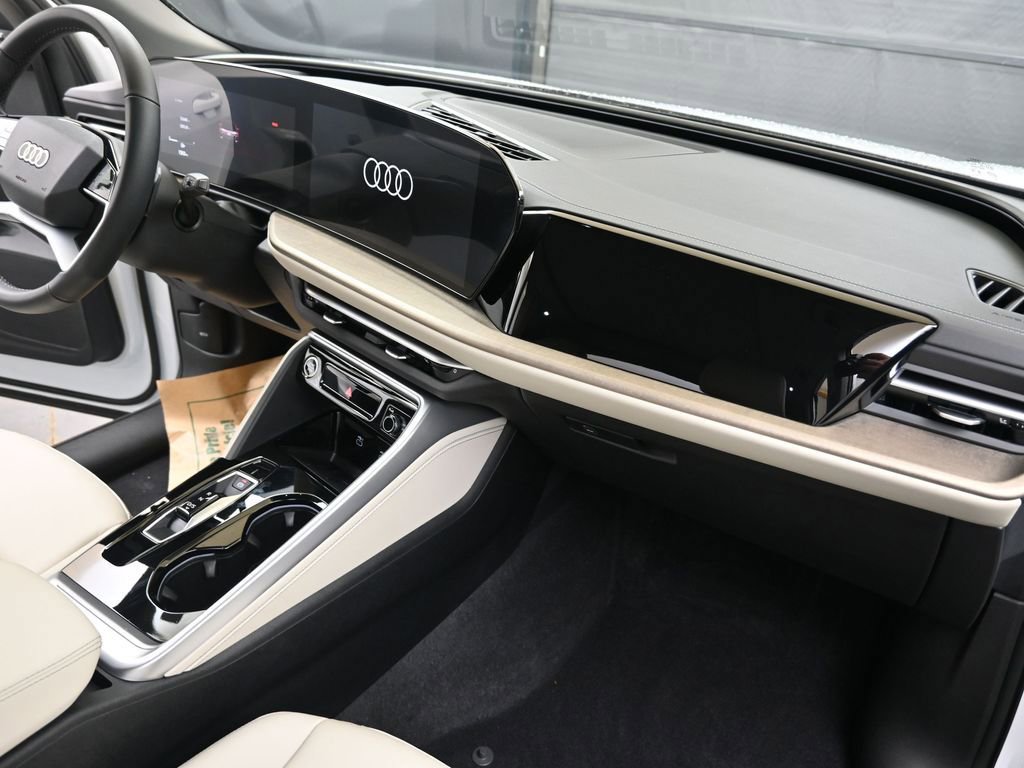 Certified 2025 Audi Q5 Premium w/ 19" Wheel Package image 13