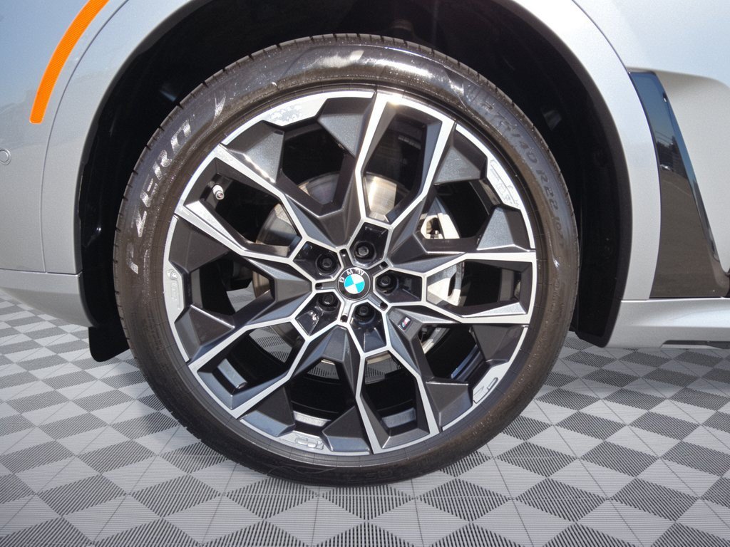 Certified 2024 BMW X7 xDrive40i w/ Executive Package AWD/4WD image 13