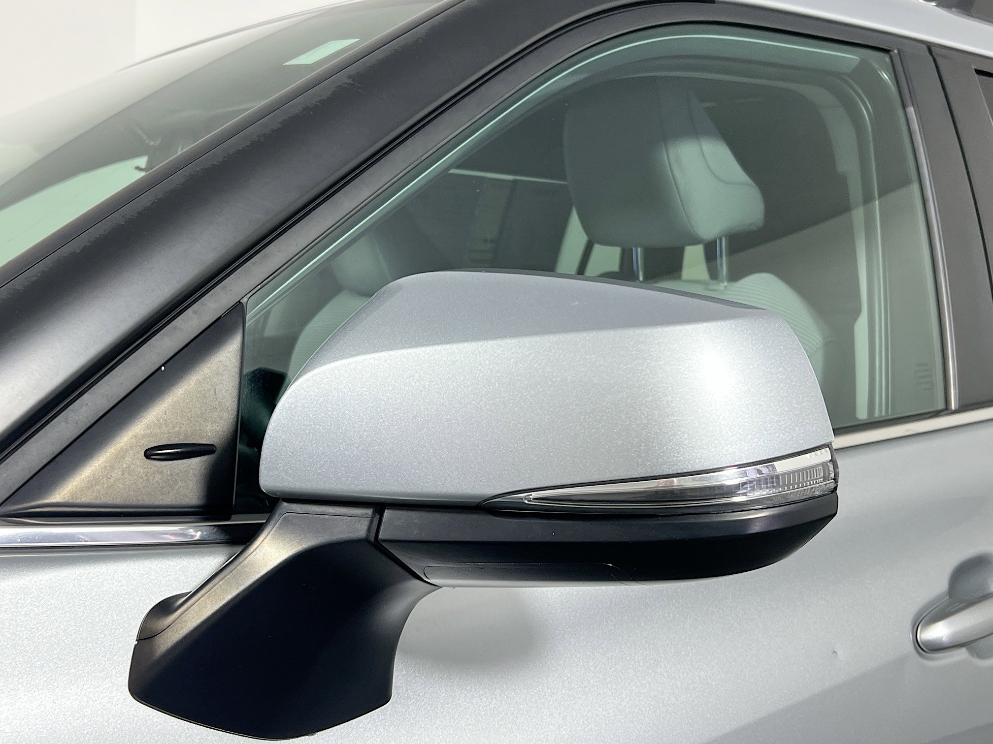 Used 2023 Toyota Highlander LE image 12