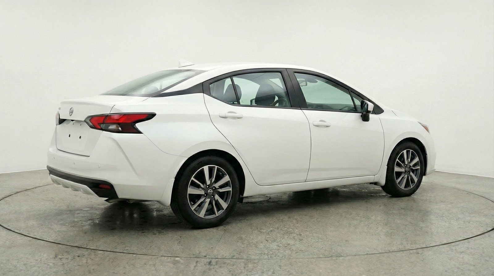 Used 2025 Nissan Versa SV FWD image 9