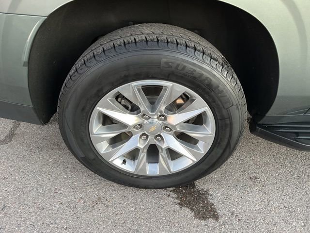 Used 2023 Chevrolet Suburban Premier image 17