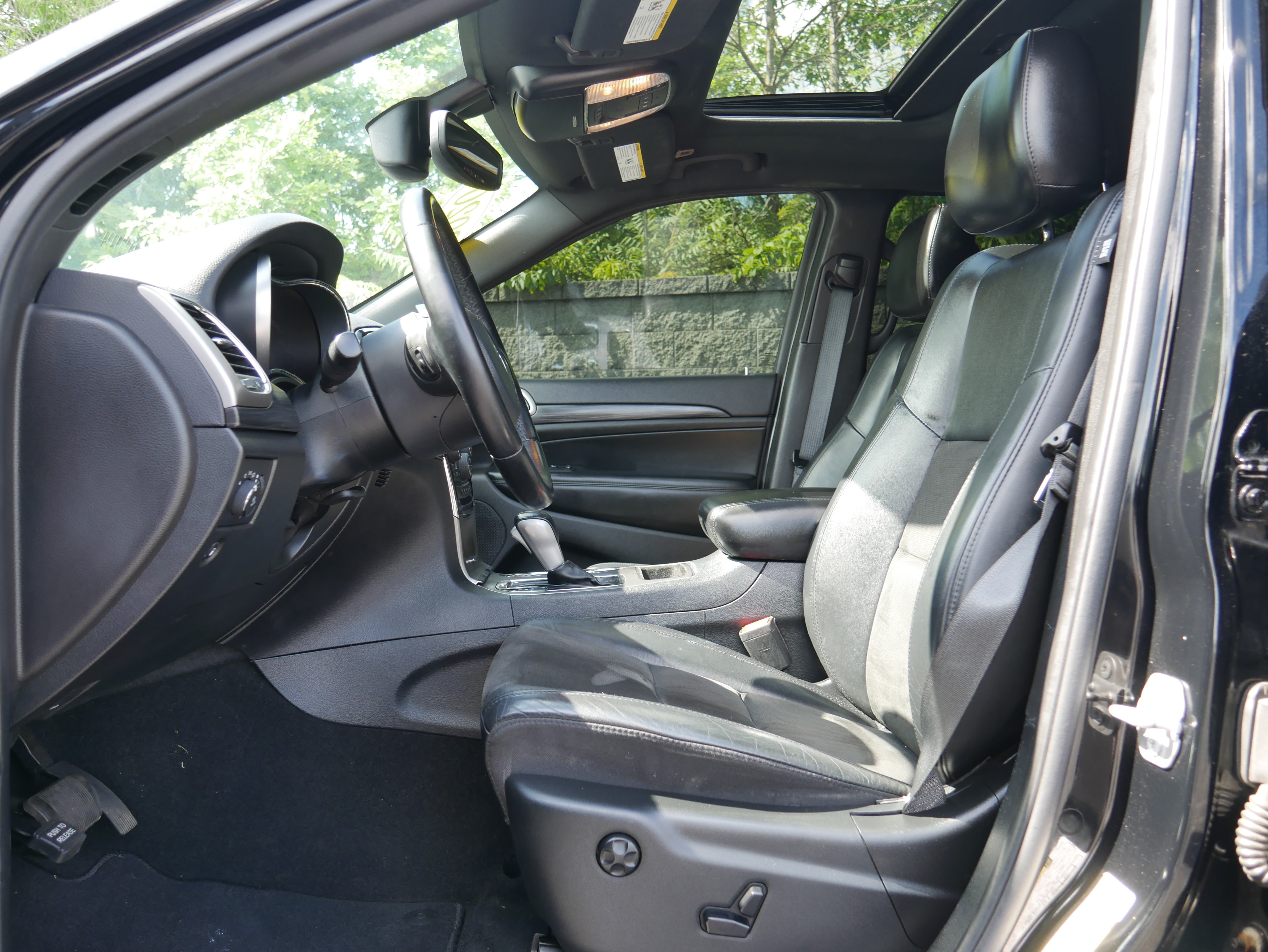 Used 2020 Jeep Grand Cherokee Altitude AWD/4WD image 11