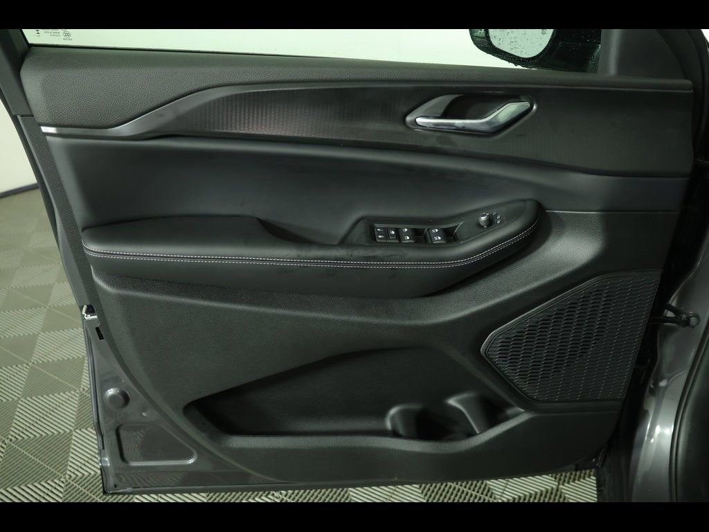 New 2025 Jeep Grand Cherokee L Altitude image 20