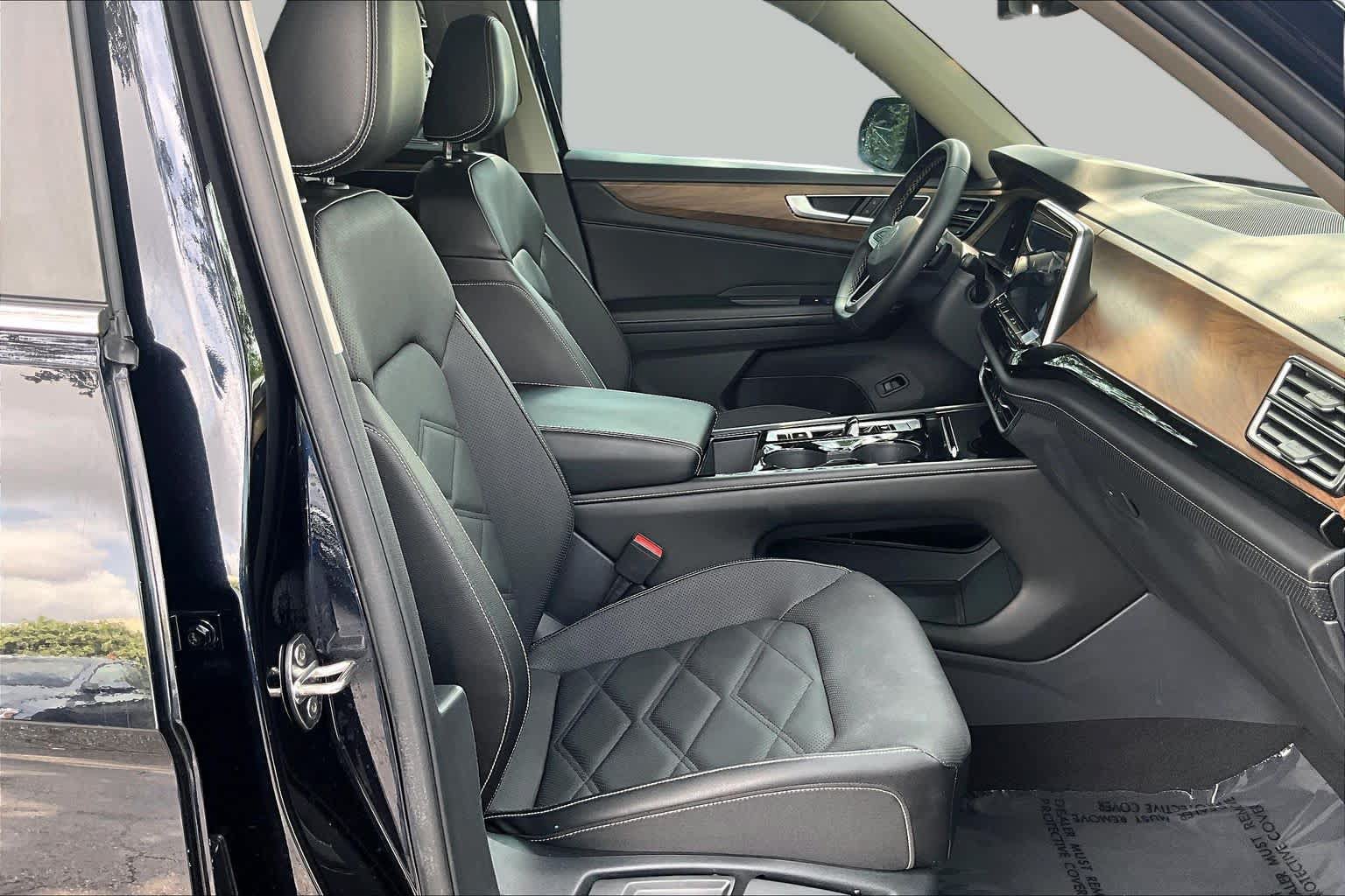 Certified 2024 Volkswagen Atlas SE FWD image 8
