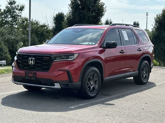 Used 2025 Honda Pilot TrailSport image 1