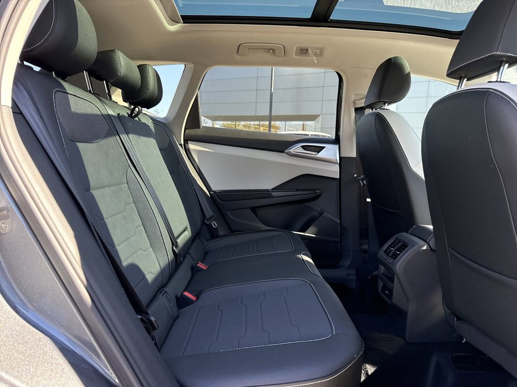 New 2025 Volkswagen Taos SE image 17