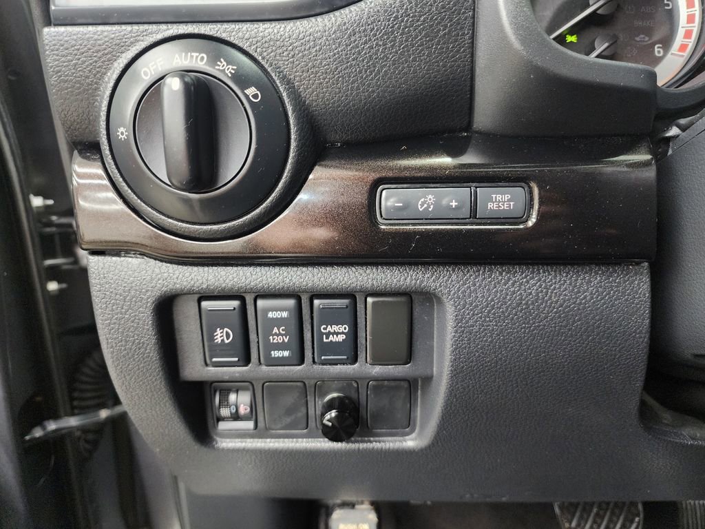 Used 2019 Nissan Titan SV w/ SV Convenience Package AWD/4WD image 22