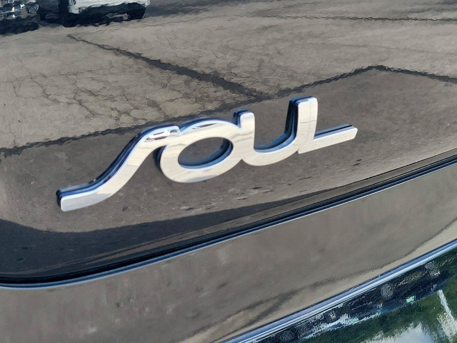 Used 2018 Kia Soul + FWD image 6