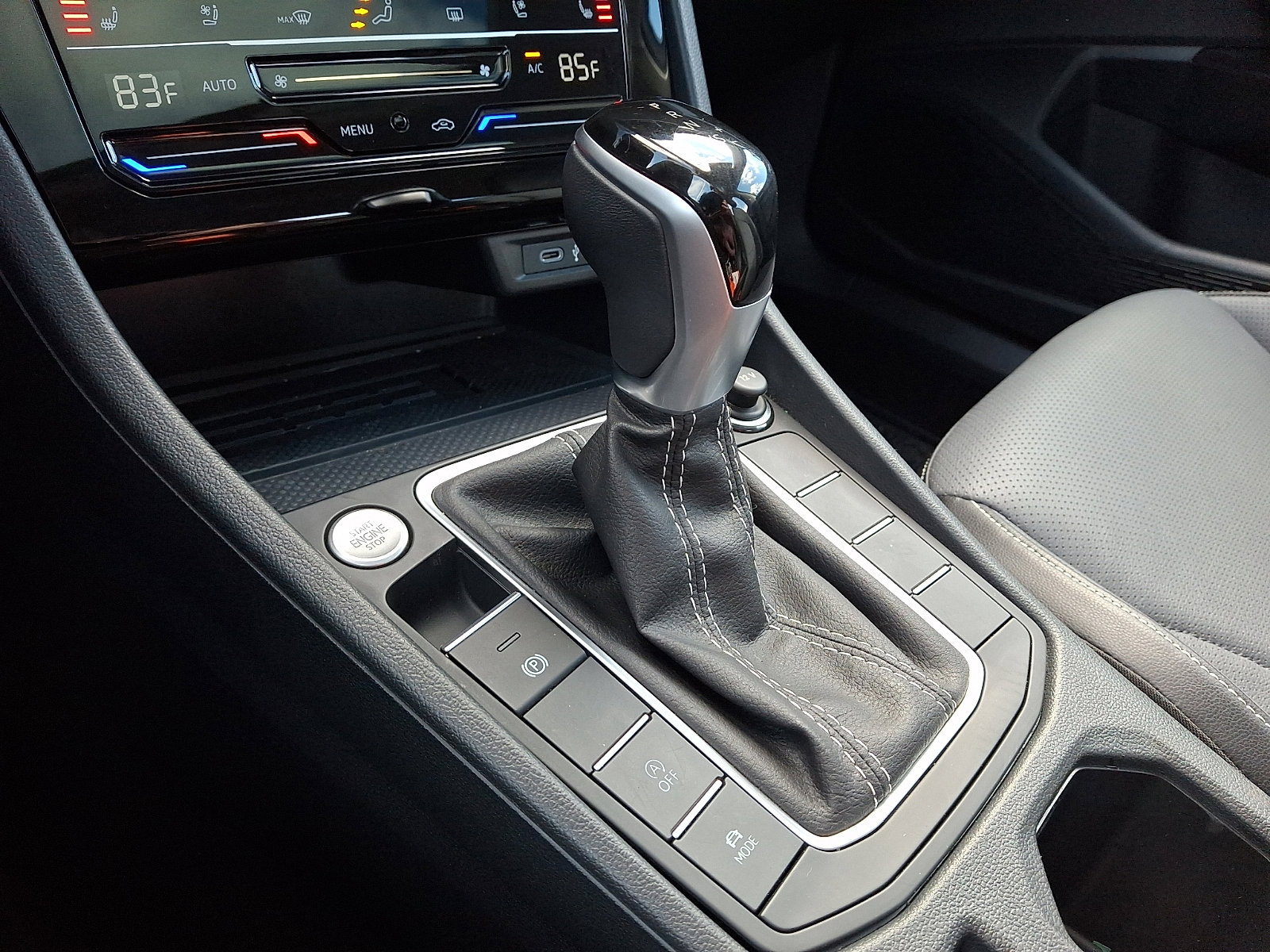 Certified 2025 Volkswagen Jetta SEL image 15