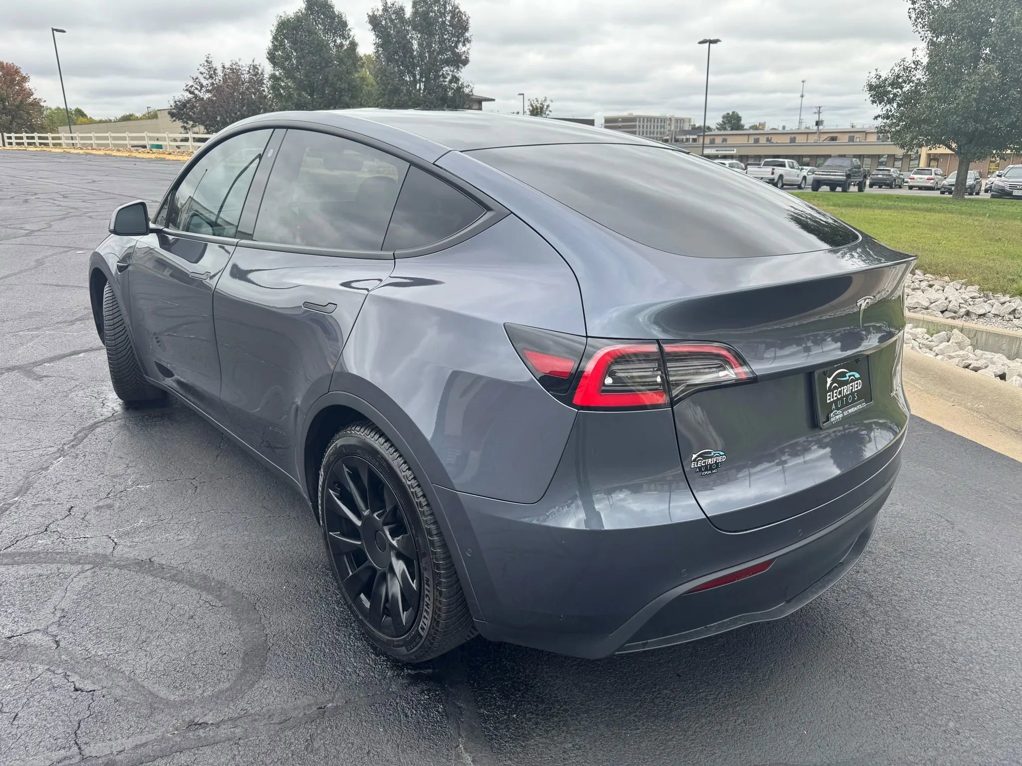 Used 2021 Tesla Model Y Long Range image 2