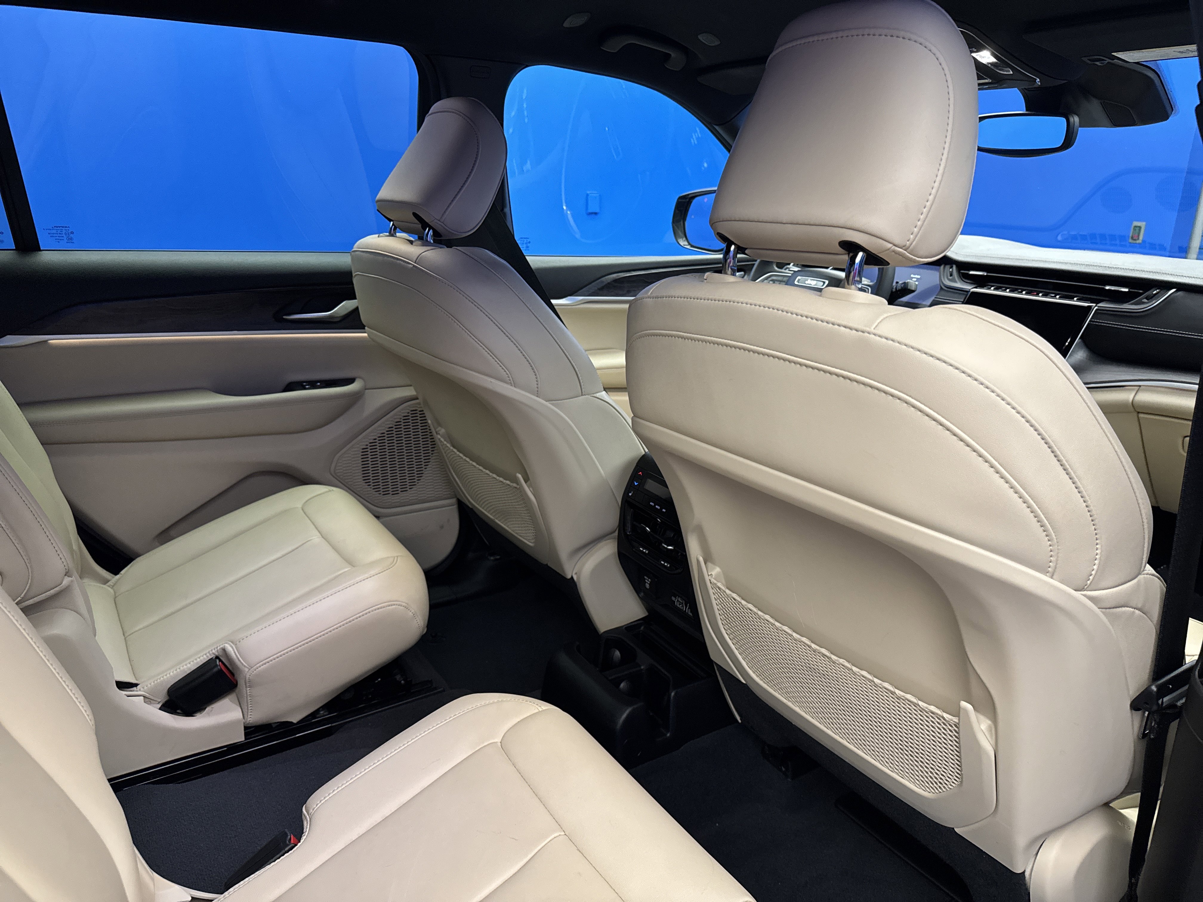 Used 2023 Jeep Grand Cherokee L Limited image 25