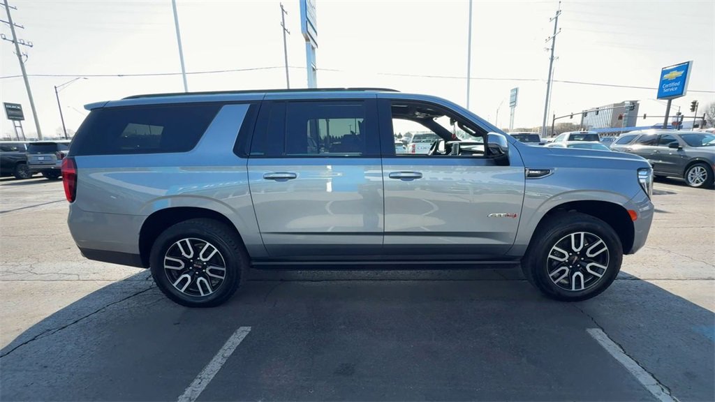 Used 2023 GMC Yukon XL AT4 w/ AT4 Premium Plus Package image 9