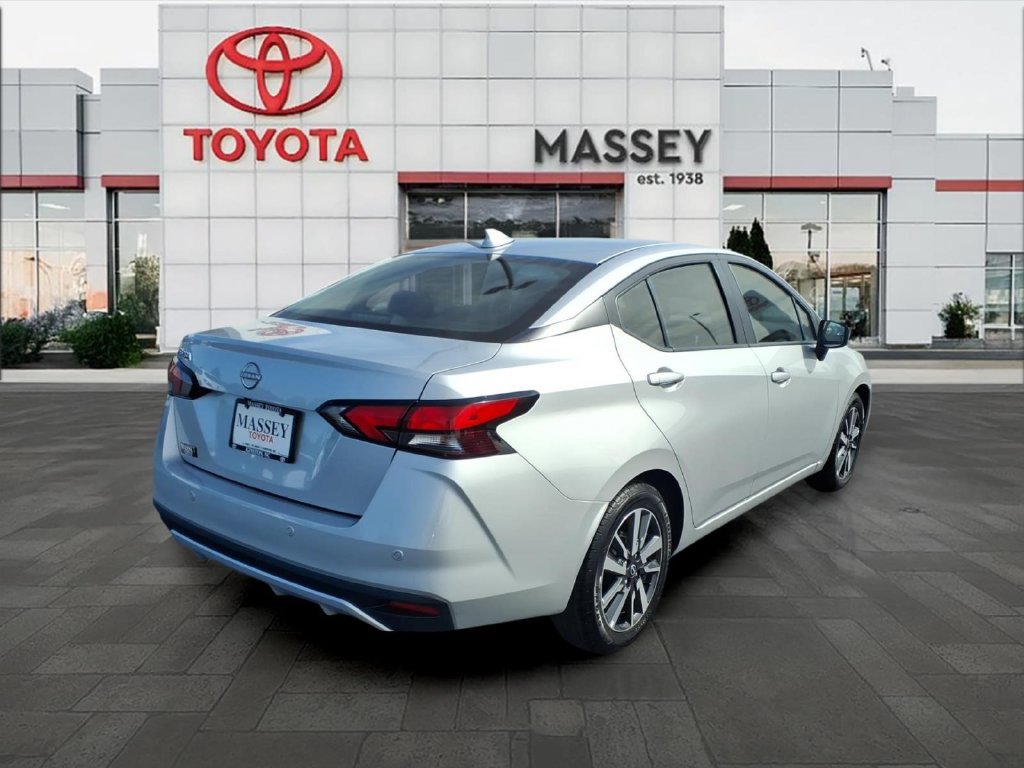 Used 2025 Nissan Versa SV FWD image 3