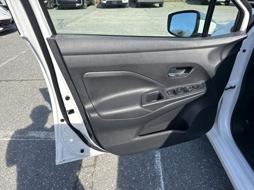 Used 2025 Nissan Versa SV FWD image 21
