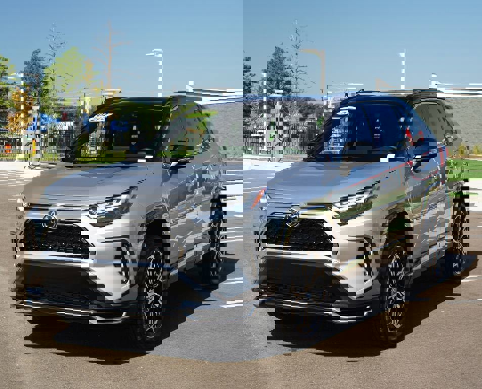 Used 2025 Toyota RAV4 XSE image 25